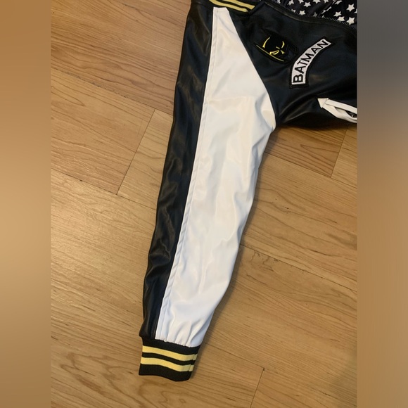 Batman Patched Leather Jacket. Boys size 8. New with tags! - Picture 9 of 11